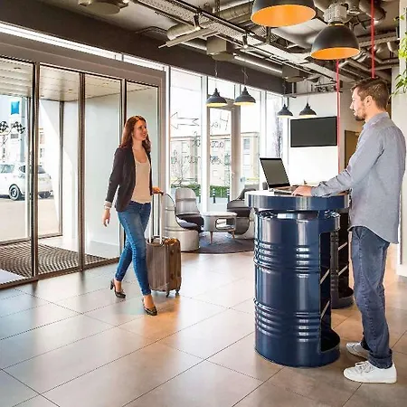 Ibis Budget Lausanne-bussigny فندق *
