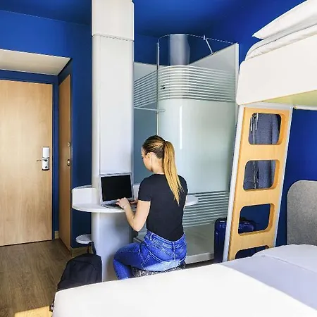 Ibis Budget Lausanne-bussigny فندق *