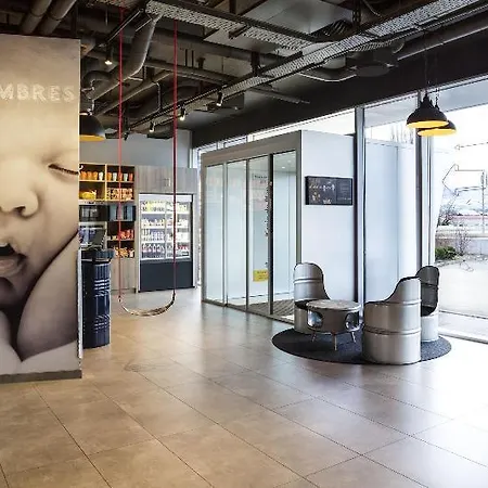 Ibis Budget Lausanne-bussigny فندق *